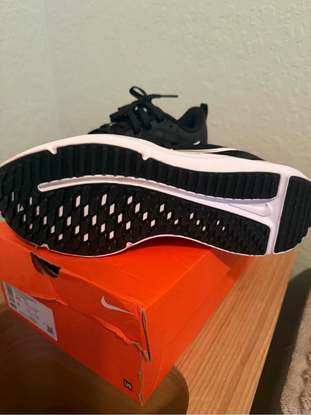 Nike Black and White Running Sneakers - Picture 2 of 4